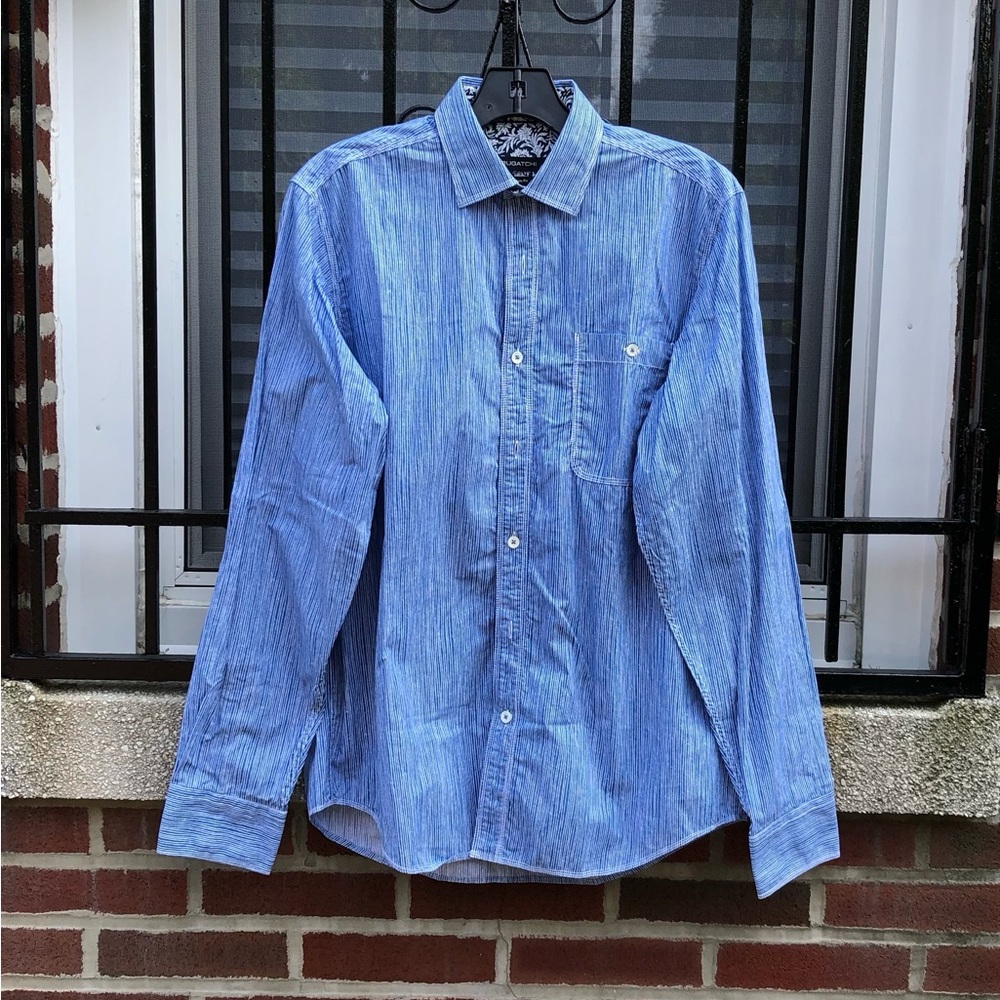 Bugatchi shirt 
Classic Fit Size S
Stripe pattern Cotton Button-Up Shirt. NWOT